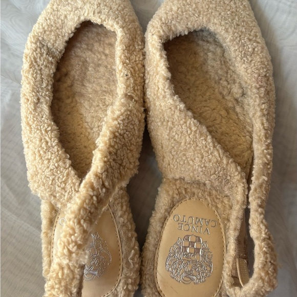 Vince Camuto Size 6.5 pointy flats beige faux shearling - Picture 4 of 9